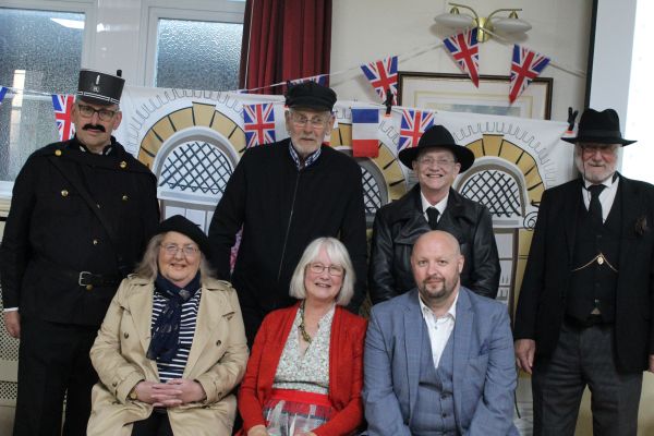 6842e43202a37 allo allo team small