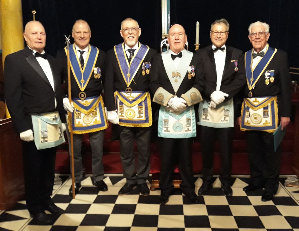 lion installation 2025