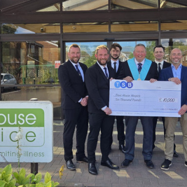 Lodge of St Andrew supports Dove House